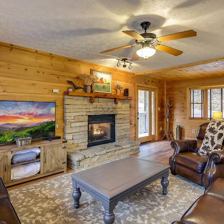 Willa Pet-Friendly Gatlinburg Retreat With Hot Tub! Zewnętrze zdjęcie