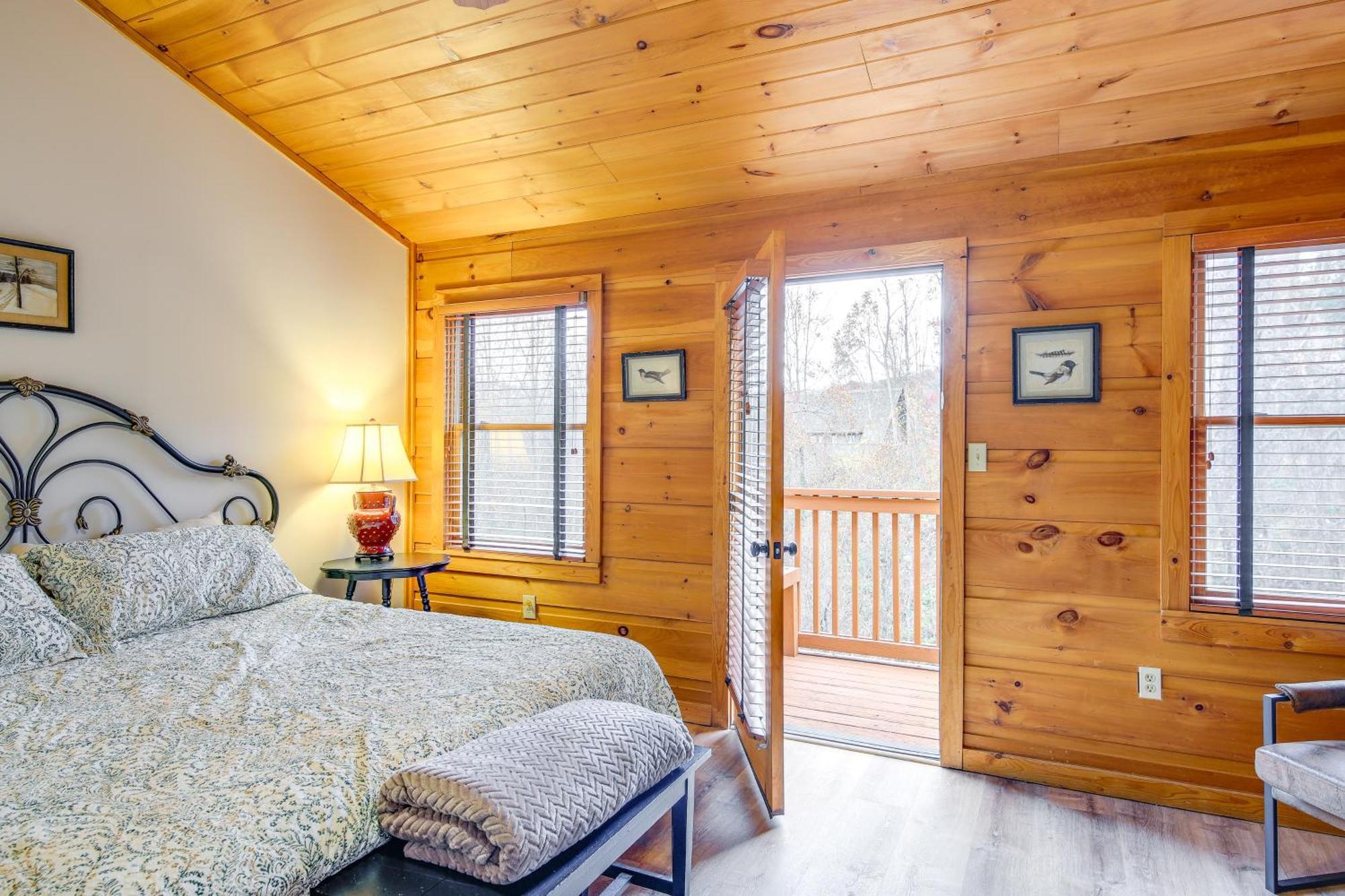 Willa Pet-Friendly Gatlinburg Retreat With Hot Tub! Zewnętrze zdjęcie