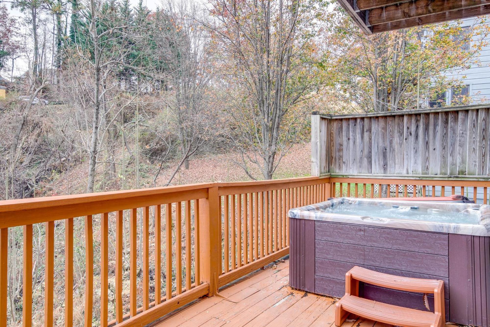 Willa Pet-Friendly Gatlinburg Retreat With Hot Tub! Zewnętrze zdjęcie