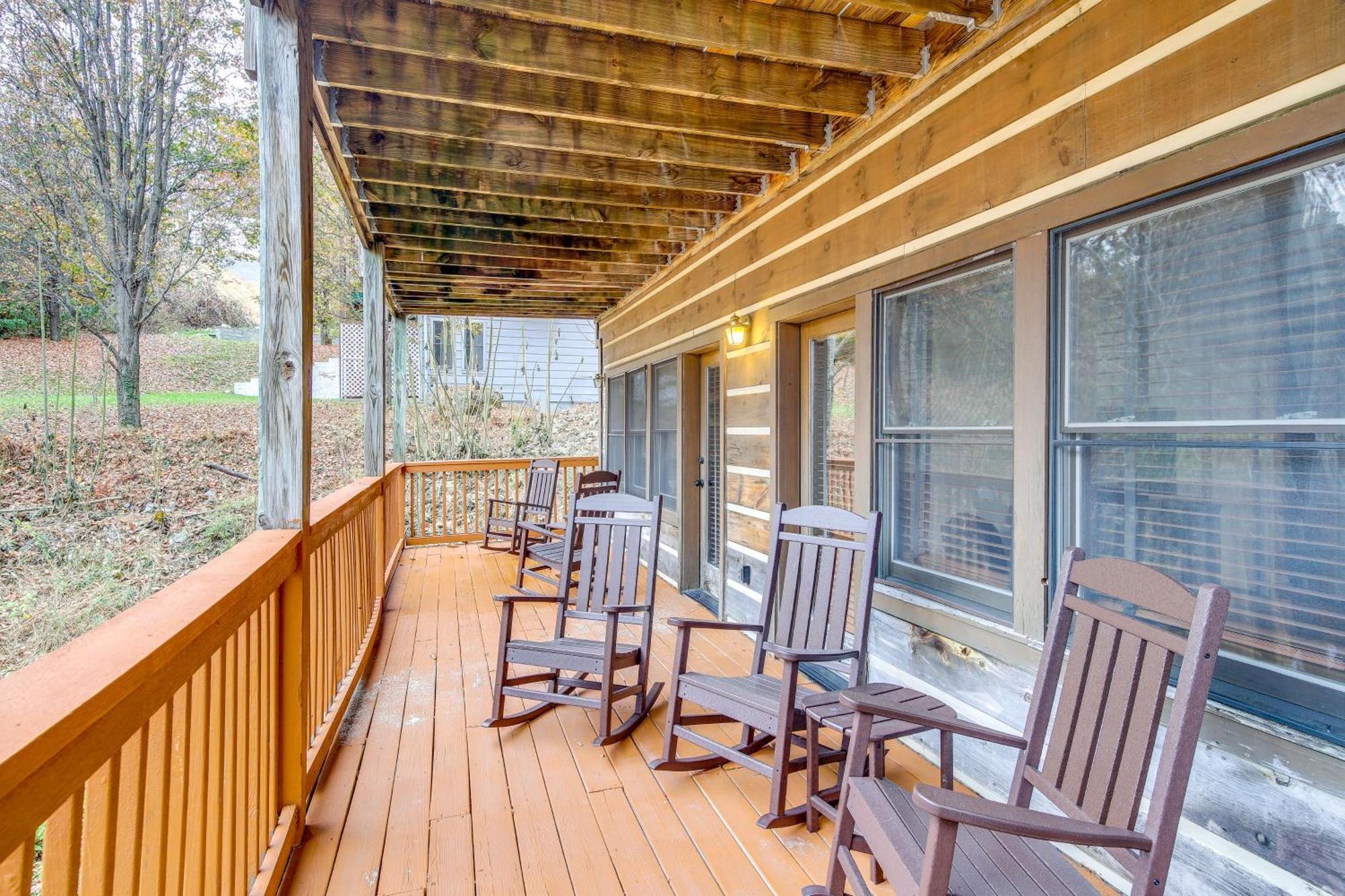 Willa Pet-Friendly Gatlinburg Retreat With Hot Tub! Zewnętrze zdjęcie