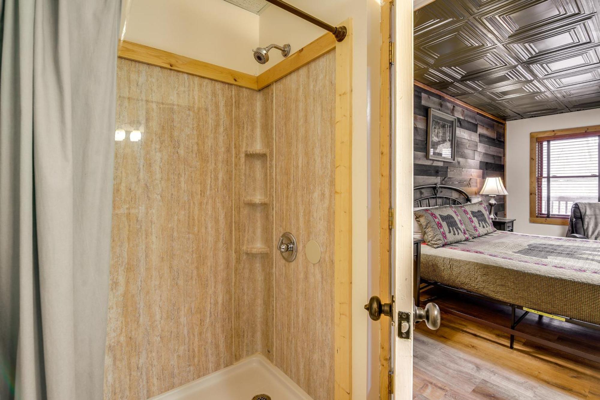 Willa Pet-Friendly Gatlinburg Retreat With Hot Tub! Zewnętrze zdjęcie