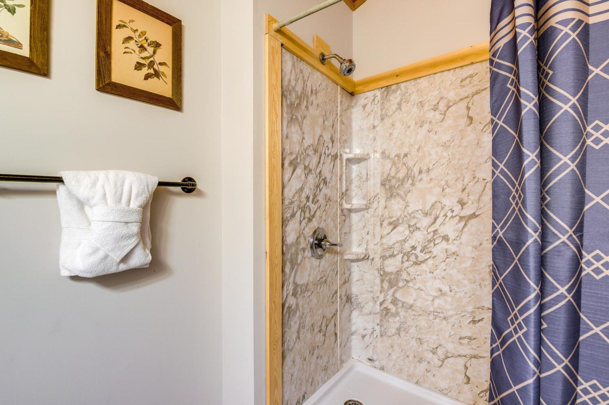 Willa Pet-Friendly Gatlinburg Retreat With Hot Tub! Zewnętrze zdjęcie