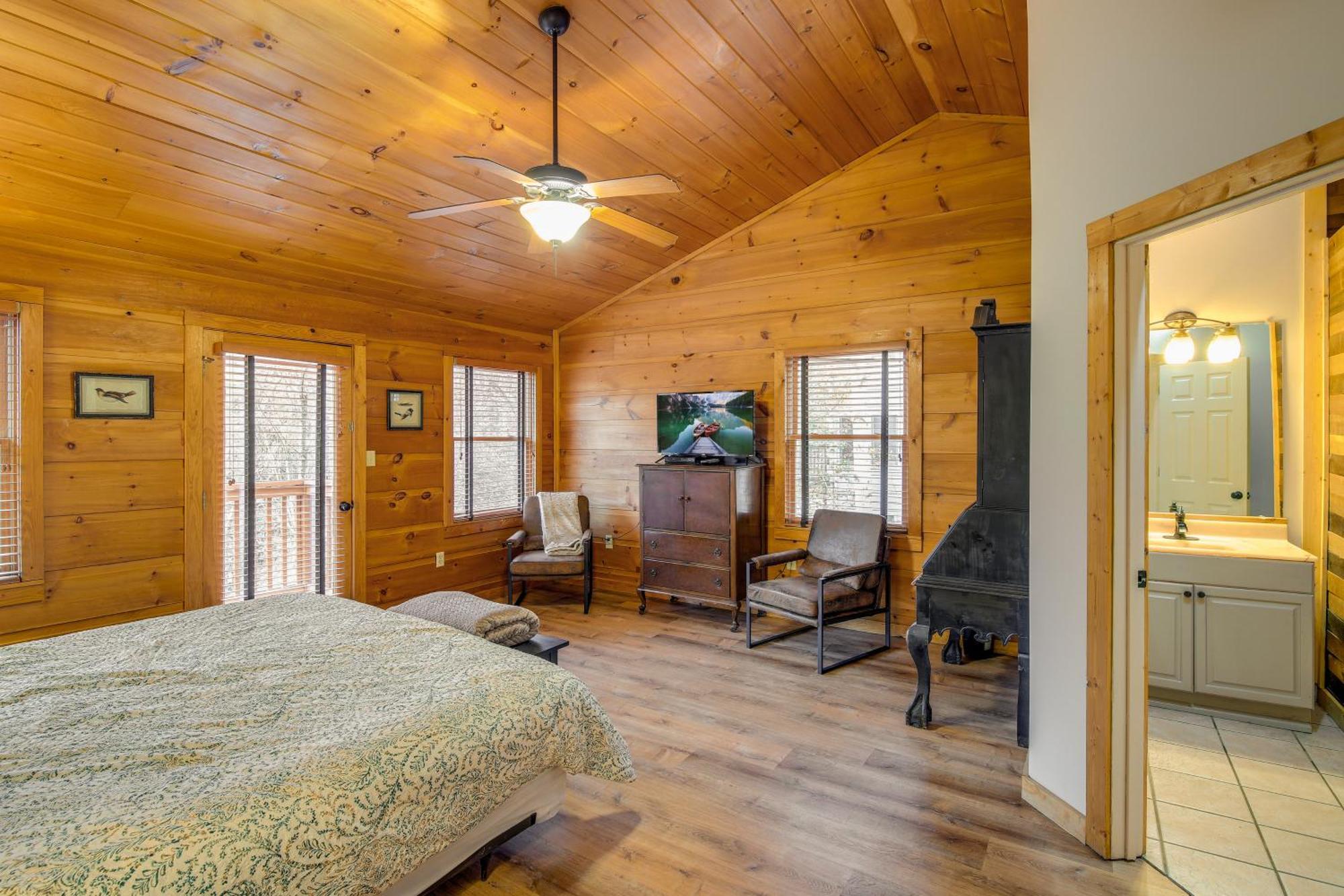 Willa Pet-Friendly Gatlinburg Retreat With Hot Tub! Zewnętrze zdjęcie