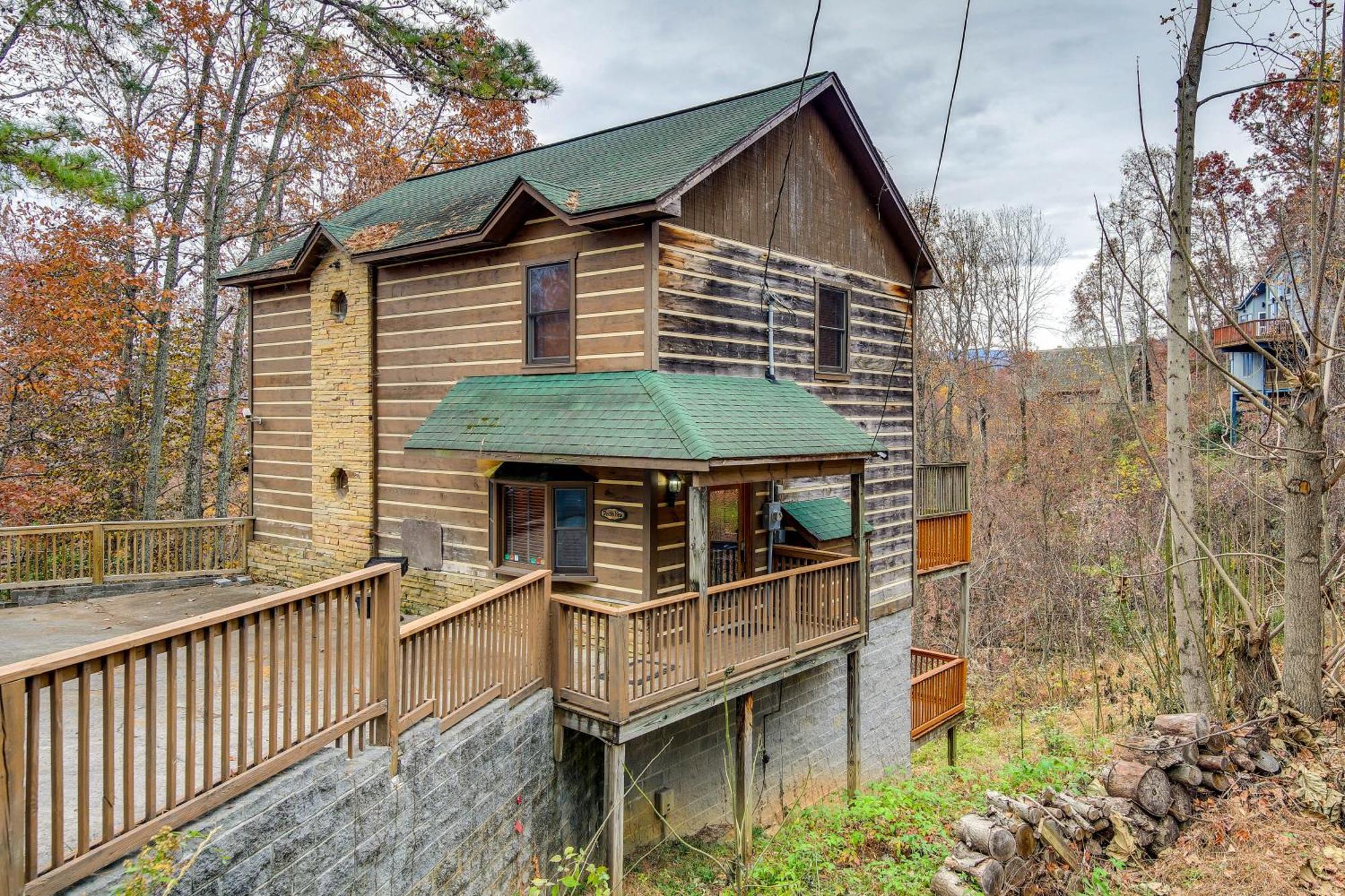Willa Pet-Friendly Gatlinburg Retreat With Hot Tub! Zewnętrze zdjęcie
