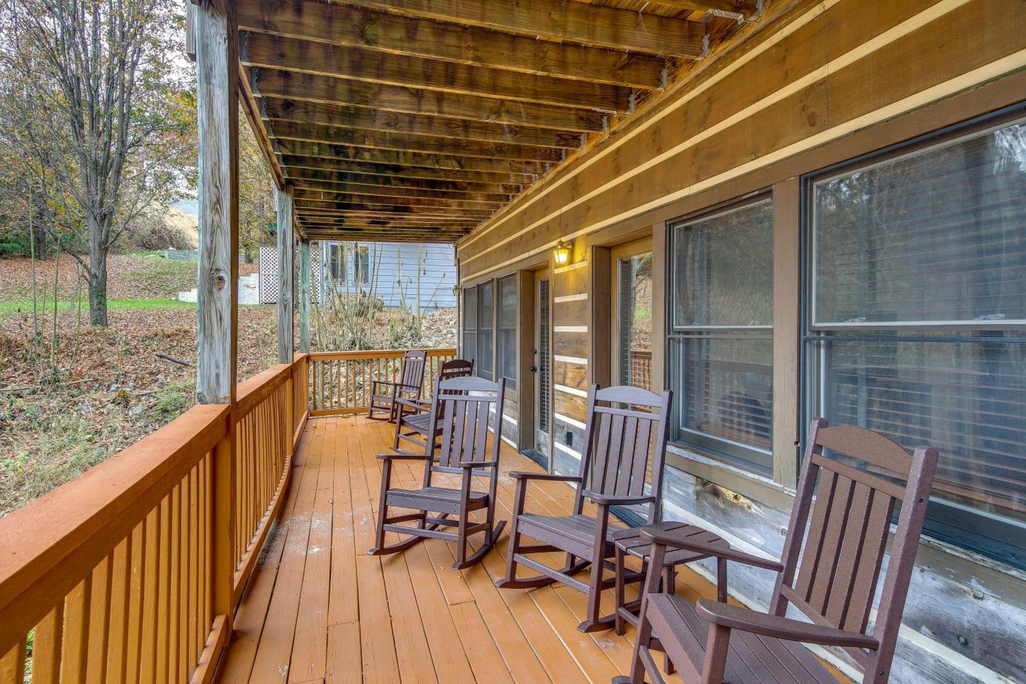 Willa Pet-Friendly Gatlinburg Retreat With Hot Tub! Zewnętrze zdjęcie