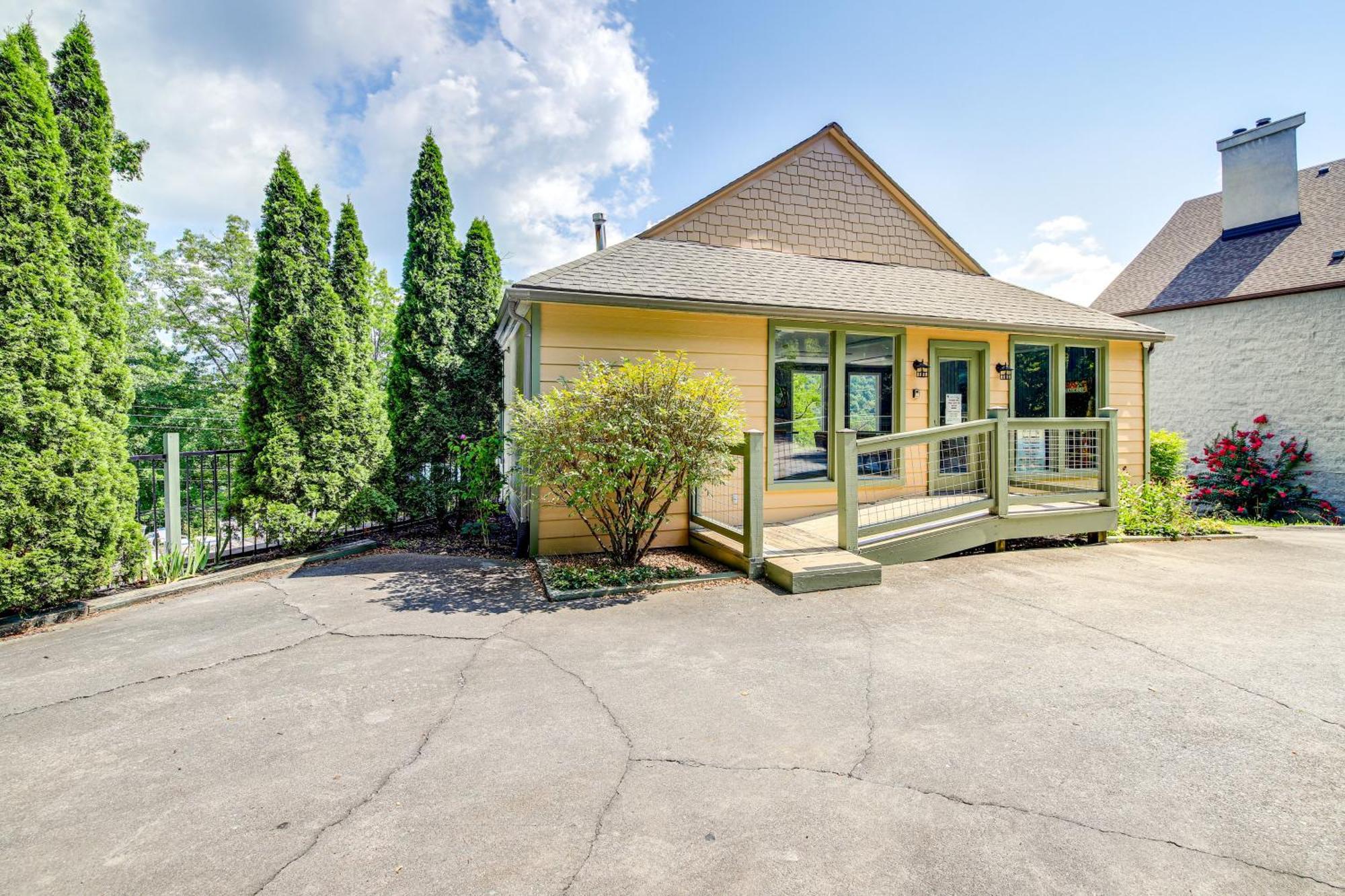 Willa Pet-Friendly Gatlinburg Retreat With Hot Tub! Zewnętrze zdjęcie