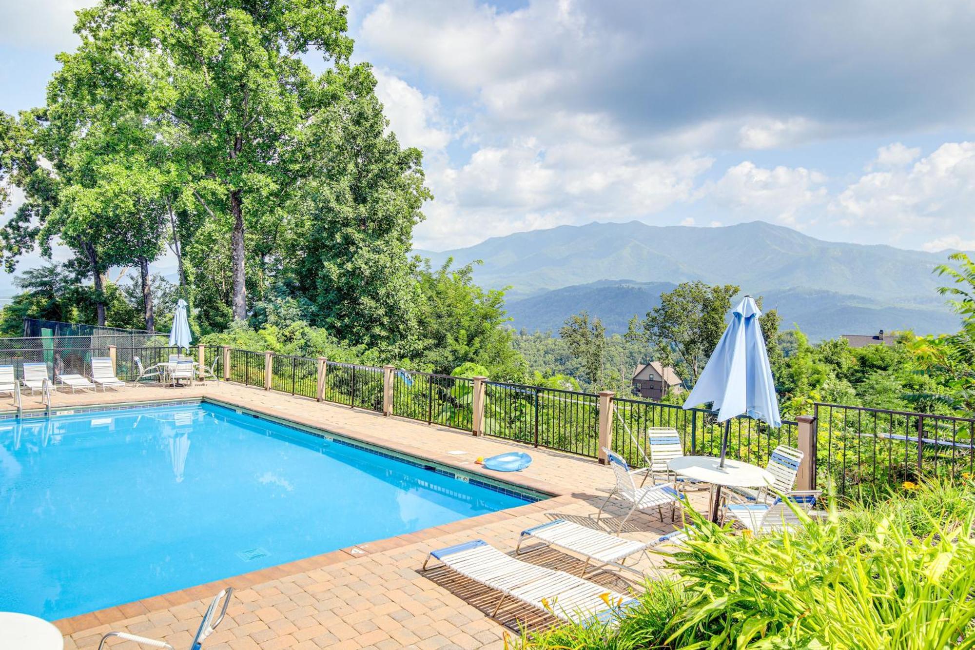 Willa Pet-Friendly Gatlinburg Retreat With Hot Tub! Zewnętrze zdjęcie