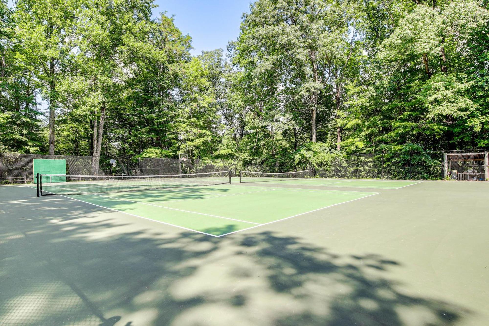 Willa Pet-Friendly Gatlinburg Retreat With Hot Tub! Zewnętrze zdjęcie